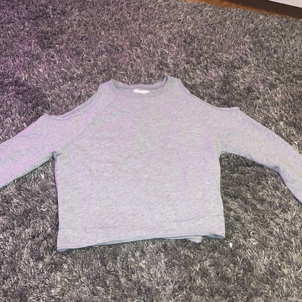 Comfy shirt with cut out shoulders